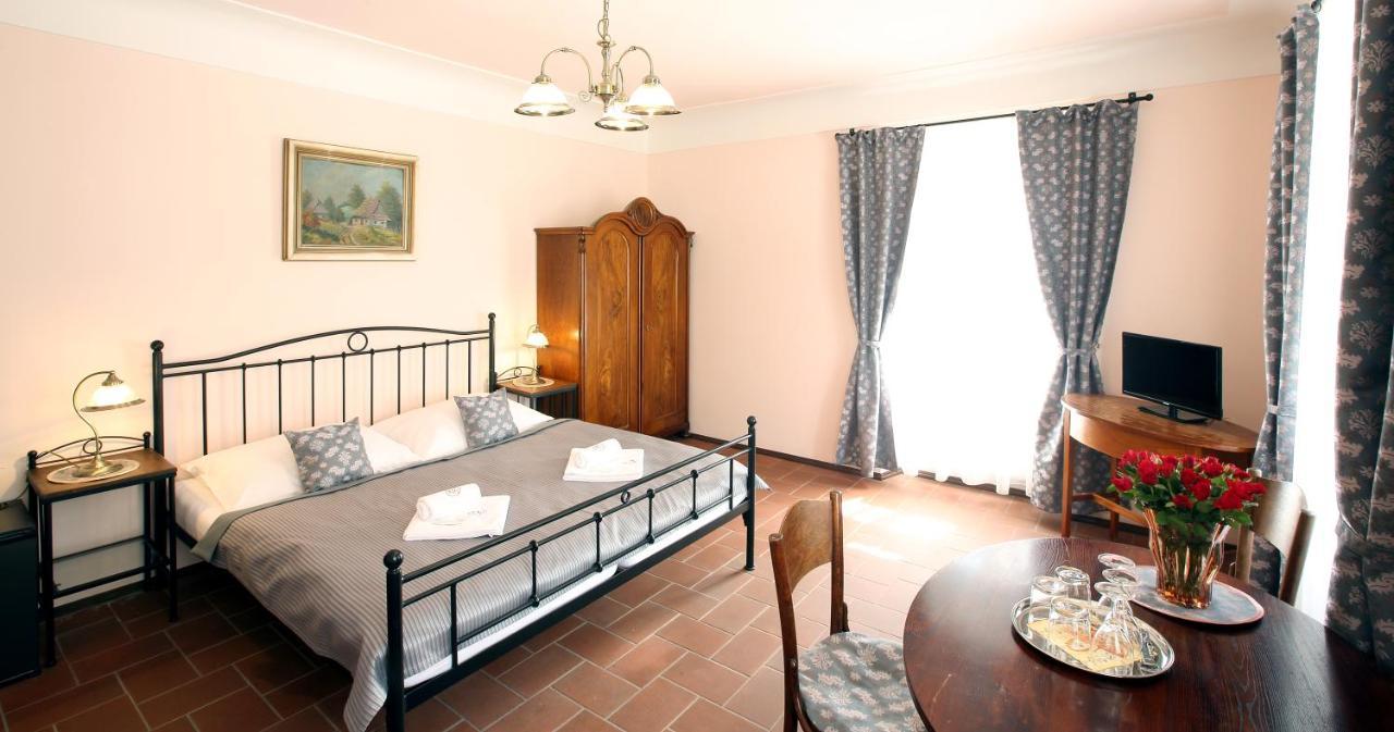 Hotel Penzion Na 15. Poledniku Jindřichův Hradec Exterior foto